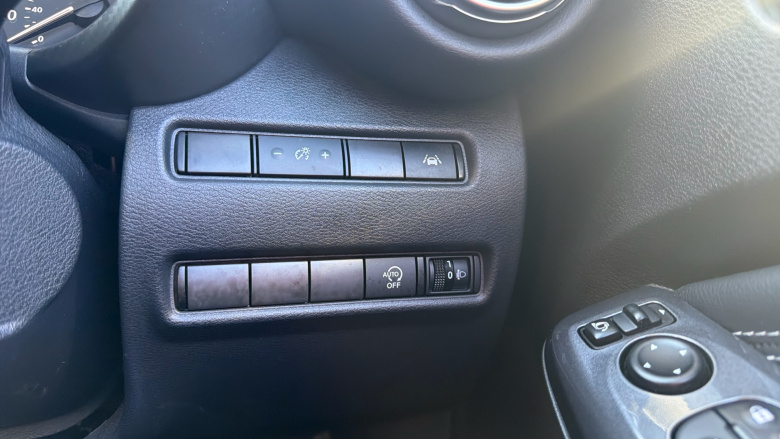 Nissan Juke 1.0 DiG-T 114 N-Connecta 5dr Petrol Hatchback